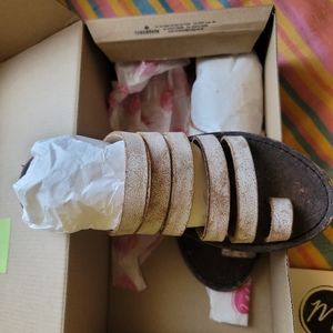 Matisse distressed strappy sandals sz 6